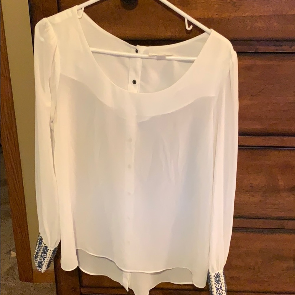 Long sleeve scoop neck with snaps down the back